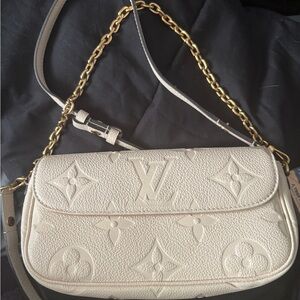 Authentic Louis Vuitton Ivy Chain on Wallent (2024)